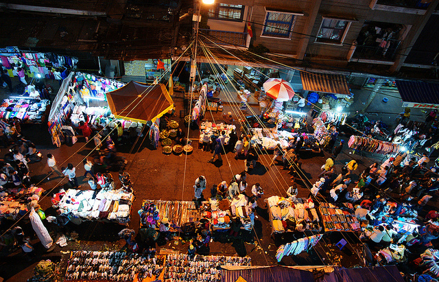 ຢ້ຽມຢາມຕະຫຼາດຄໍ່າຄືນ ດ່າລາດ